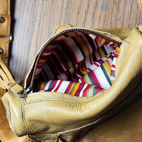 Boho Chic Fringed Leather Shoulder Bag - Picture 7 of 10